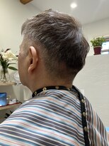 ミーティア(Meteor)&nbsp;あえて薄く染める、大人のオシャレ白髪染め刈り上げスタイル
