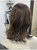 外ハネミディ×グレージュ