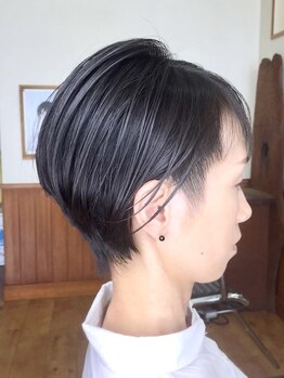ヘアーキュートレット(Hair Qtlet‘)の写真/経験豊富なstylistによる小顔みせ、骨格を計算し尽くしたカットで360°どこから見てもキレイなフォルムに☆