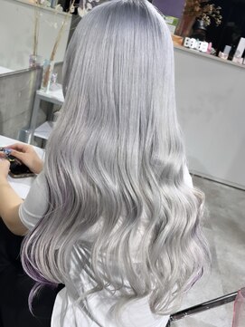 ラヴィ 山科店(Lavy) 真っ白！シルバーホワイト