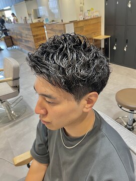 カルゥグラッシー(KALOU glassi) ショートスパイラルパーマ[寺野克]