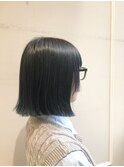 ネイビーカラーが可愛い　ぱつっとボブ