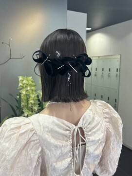 アローム(alom) イメチェン/ホワイトブロンド/外ハネボブ/美髪/茅ヶ崎