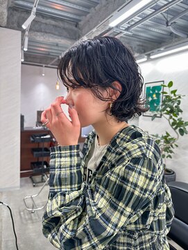 トーン(tone) 黒髪ミニボブ×ニュアンスパーマ
