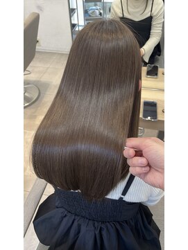 シルク質感の柔艶ベージュ×髪質改善