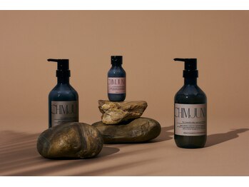 チムジュン(CHIMJUN)の写真/「本当に髪は綺麗になるの?」その声に応えた自社開発商品。蓄積ダメージを根本から修復し、理想の美髪へ。