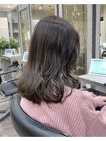 ワイスラッシュジングウ(Y / JINGU)&nbsp;艶髪/スモーキーアッシュ/艶色/セミロング/透明感
