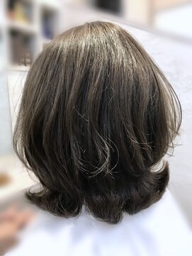 ヘアメイク カラフル(hair make colorful) ハイライトネイビーカラー×ウルフボブ