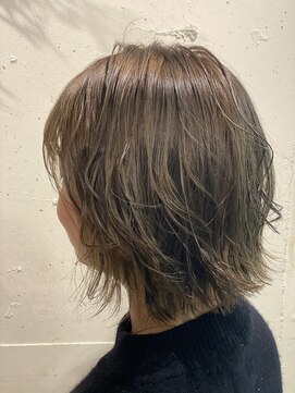 エル(EL by green) 《tomi》ダブルカラーxグレージュ系スタイル