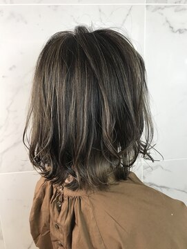 アヴァンスクロス あべのルシアス店(AVANCE.CROSS) ハイライト×カーキベージュ