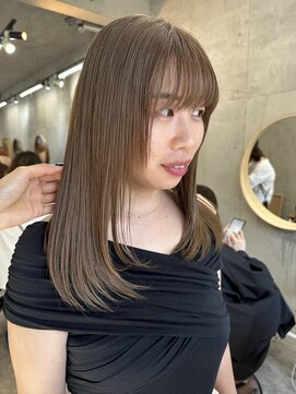 ソルトウォーター(SALT WATER) グレージュカラー　レイヤースタイル　ワンブリーチ