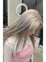 ヴァーディ オモテサンドウ(Vardy omotesando)&nbsp;ホワイトシルバー・ダブルカラー・ハイトーンベージュ・アッシュ