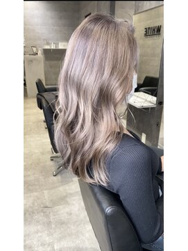 アンダーバーホワイト 泉佐野店(_WHITE) ☆ ハイライトカラー　ケアブリーチ　ダブルカラー　イルミナ