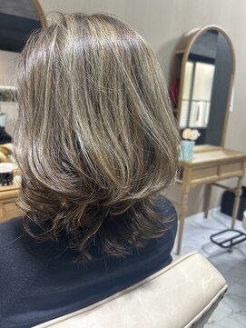 ジンリッチ(JiN RiCH) くびれミディスタイルハイライトカラー