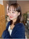 ミディアムレイヤー　内巻き　ワンカール　小顔　ココアベージュ