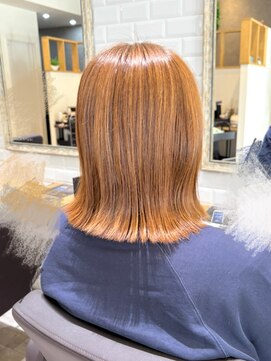 カーラ(Cara) 20代/30代/40代/50代 外ハネロブ × 明るめベージュカラー