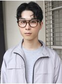 眼鏡とも合うセンターパート毛流れパーマ/フェザーパーマ
