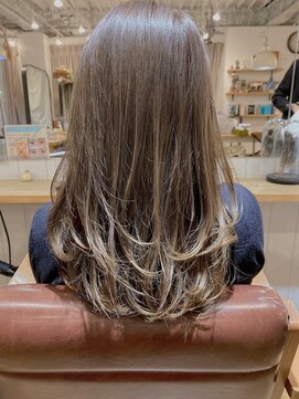 ヘアスペース リズム グリーン(Hair space Rizm green) グラデーション×ベージュ 30代40代50代60代