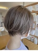 ショートボブ×グレージュ