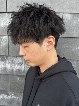 ヒュイル バイ ニアウ(Hwyl by Niau) メンズマッシュパーマツイストパーマスパイラルパーマ刈り上げ
