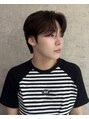 エイル 心斎橋(Eir) 韓国アイドルヘアー。前髪をわざとちらした色気ヘアーです