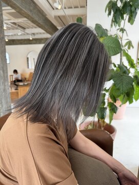 ラウレア(LAULEA) 白髪ぼかしバレイヤージュ