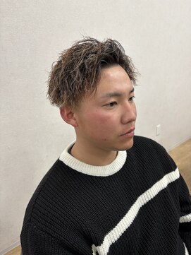 フリック(FLiC) ツイストパーマ×スキンフェード