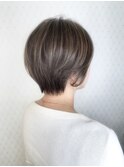 グレーアッシュ・丸みショートヘア