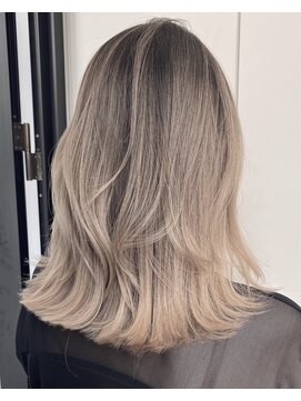 アライブ キチジョウジ(ALIVE Kichijoji) エアータッチバレイヤージュ白髪ぼかし/ケアブリーチハイライト