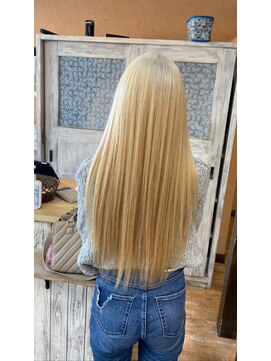 エミーバイモアムー(Emmie byMoremuu) Emmieブロンド