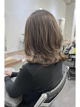 オウル(Owll) ◆◇ミディアムレイヤー　ひし形　くびれヘア◇◆