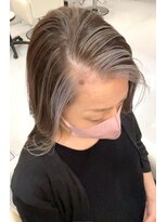 リップス デリコ(LIPS derico)&nbsp;【白髪ぼかしハイライト】　 施術前の写真は右にスワイプ