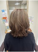 毛先に動きのあるスタイル