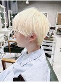 ブロンドカラー ホワイトカラー ツーブロックマッシュ