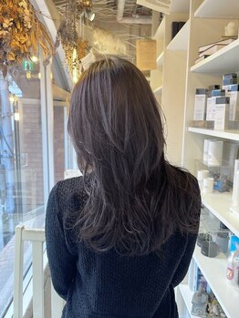ヘアアトリエコモノ(hair l'atelier KoMoNo)の写真/印象をUPしてくれる顔周り/レイヤーカットもお任せ！ミリ単位でこだわる繊細デザインで「可愛い」を更新*