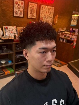 ザ デュード(THE DUDE) 仏陀パーマ×ロウフェードクロップ