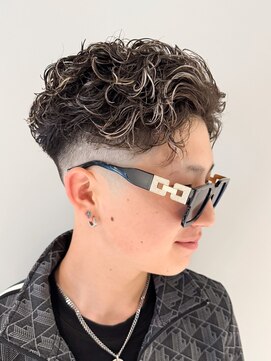 ルーシー 渋谷(LUCEY) 極道パーマホワイトメッシュオールバックパーマフェード短髪