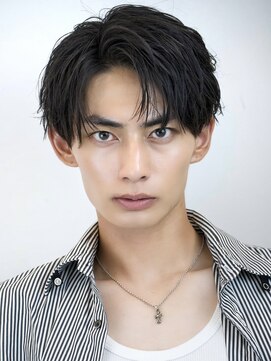 メンズセンターパートコンマバング毛流れニュアンスパーマ