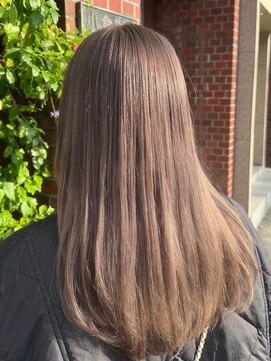 サロンドバン 恵比寿 ヘーゼルベージュ×透明感ナチュラルロング