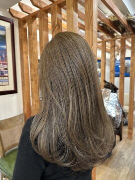 ルイ(ROUIS produced by LUCK 津田沼) レイヤーカット/若見えカット/ベージュ/グレージュ