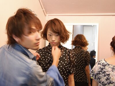 ファッション雑誌撮影。ヘアー・メイクをスタッフが担当しました