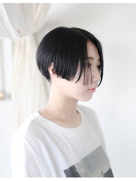 ホワイトルーム(White Room) 前下がりのマニッシュショート