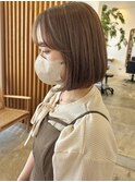 くすみベージュ コンパクトボブ