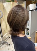 ハイライトカラー×ミディアムウルフ