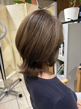 エムプラス センター北(M.plus) ハイライトカラー×ミディアムウルフ