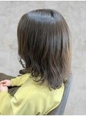 カーキブラウン毛先カール軽めミディアム30代40代