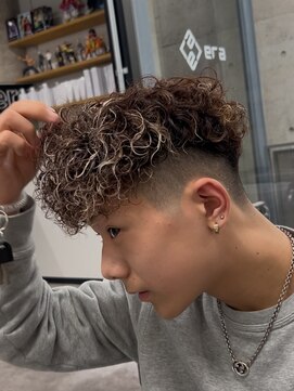 イーラ(era) スペインカール　ツイストスパイラル眉カットメンズパーマ