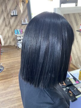 ルネッサンスヘアー ラファエロ(RAFFAELLO) ブルーブラック　艶カラー　トーンダウン　ぱっつんボブ