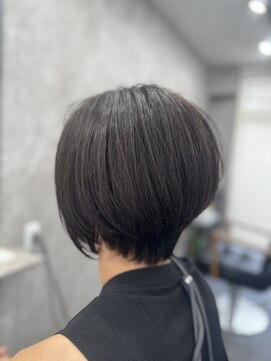 アールフォー 立石(R.4) 大人の上品ショートボブ