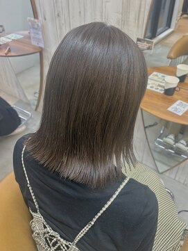 チャコール/オリーブグレー/レイヤーカット小顔顔周り韓国横浜